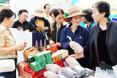 Các hộ kinh doanh nhỏ lẻ cho rằng, việc áp thuế theo tỷ lệ doanh thu sẽ không phản ánh đúng thực tế và đẩy họ vào tình thế khó khăn. Ảnh: NAM ANH