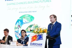 Chủ tịch EuroCham Bruno Jaspaert phát biểu ý kiến tại buổi họp báo.