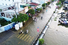 Ngập do triều cường tại TP. Hồ Chí Minh. Ảnh: THẾ ANH