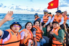 Hành trình 100 nhà báo đến với Trường Sa