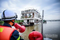 [Ảnh] Công an đường thủy Hà Nội gấp rút phòng chống bão trước giờ G 
