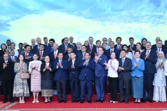 Thủ tướng Phạm Minh Chính với đại diện các Đoàn ngoại giao tại Việt Nam.