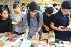 Rất cần các biện pháp khơi dậy văn hóa đọc.