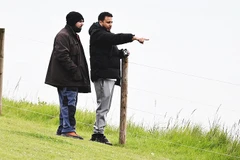 Hai kẻ khủng bố trong chuyến trinh sát tại cảng Dover. Ảnh: GREATER MANCHESTER POLICE