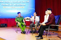 Nhiều kiến thức nhận diện, phản ứng với chiêu thức lừa đảo trên mạng được chia sẻ tại tọa đàm. Ảnh: NGUYỄN DŨNG
