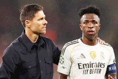 Tương lai của HLV Xabi Alonso (trái) đang rất bấp bênh tại Real Madrid.