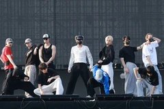 Các tân binh lần đầu đứng trên concert lớn trong sự nghiệp. (Ảnh: YeaH1)