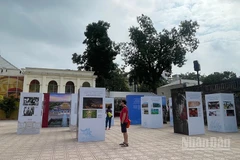 Trưng bày “Di sản văn hóa Việt Nam - Sức sống từ truyền thống đến hiện đại”.