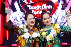 Võ Phương Thủy (phải) từng giành ngôi vị quán quân cuộc thi Tuyệt đỉnh song ca.