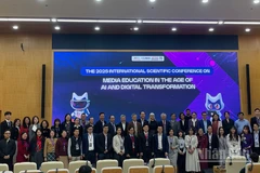 Các diễn giả, đại biểu tham gia hội thảo.