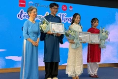 Các tác giả đoạt giải cao của cuộc thi. (Ảnh: Ban tổ chức)