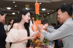 An Thu An trong một lễ buộc chỉ cổ tay tại Lào. (Ảnh: NVCC)