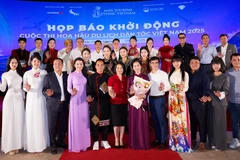 Ban tổ chức, Ban giám khảo và các khách mời trong buổi công bố cuộc thi. (Ảnh: Ban tổ chức)