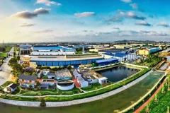 Khu công nghiệp xanh Nam Cầu Kiền có diện tích 263ha, trong đó cây xanh chiếm hơn 30%; cùng 2 công viên nội bộ, hồ sinh thái, Khu tưởng niệm và vườn cây Đại tướng Võ Nguyên Giáp... và tiếp tục thực hiện nâng mức “xanh hóa” trong trong khu công nghiệp lên 40%. 