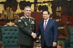 Thủ tướng Phạm Minh Chính đón Thượng tướng Zakir Hasanov, Bộ trưởng Quốc phòng Azerbaijan.