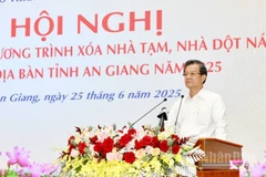 Đồng chí Lê Hồng Quang, Ủy viên Trung ương Đảng, Bí thư Tỉnh ủy An Giang phát biểu tại hội nghị.