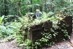 Di tích trong khu vực Nhà tù An Nam tại Guyane. Nguồn: GLOBETREKKEUSE.COM