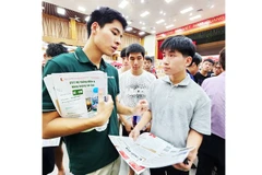 Hoạt động tư vấn tuyển sinh tại Trường Điện - Điện tử, Đại học Bách khoa Hà Nội.