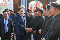 Chủ tịch Quốc hội Trần Thanh Mẫn đến dâng hương, tưởng nhớ Trưởng Ban Thường trực Quốc hội Bùi Bằng Đoàn. (Ảnh: DUY LINH)