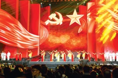 Tiết mục nghệ thuật trong chương trình "Hòa nhạc Ánh sáng". (Ảnh THẾ ĐẠI)