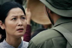 Diễn viên Lê Thúy Hà trong vai mẹ của Cường, phim "Mưa đỏ". (Ảnh: Galaxy Studio)