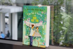 Cuốn hồi ký “Cậu bé ở hang và Hoa Học Trò” của nhà báo, nhà văn Nguyễn Như Mai. (Ảnh: Nhà xuất bản Kim Đồng)