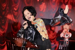 Thái Thùy Linh tự làm mới mình trong album "Jazz Vàng". 