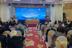 Tọa đàm thu hút sự tham gia của đông đảo các nhà văn, nhà thơ nhiều thế hệ.