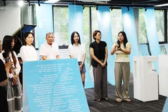 Tác giả các ý tưởng xuất sắc chia sẻ tại lễ ra mắt.
