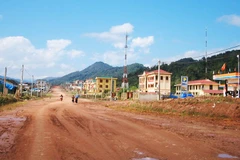 Ở Mường Nhé xa xôi cuối trời Tây Bắc chỉ cách đây chưa đầy 2 thập kỷ, con đường đất bằng phẳng thế này đã là mơ ước.