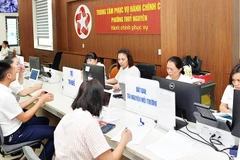 Người dân đến làm thủ tục nộp thuế tại Trung tâm Phục vụ hành chính công phường Thủy Nguyên, thành phố Hải Phòng. Ảnh: HỒNG MINH
