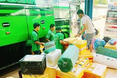 Cần kiểm soát việc chở hàng của các nhà xe để bảo đảm đúng tải trọng cho phép.