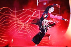 Múa “Hóa vàng”, biên đạo múa NSND Trần Ly Ly.