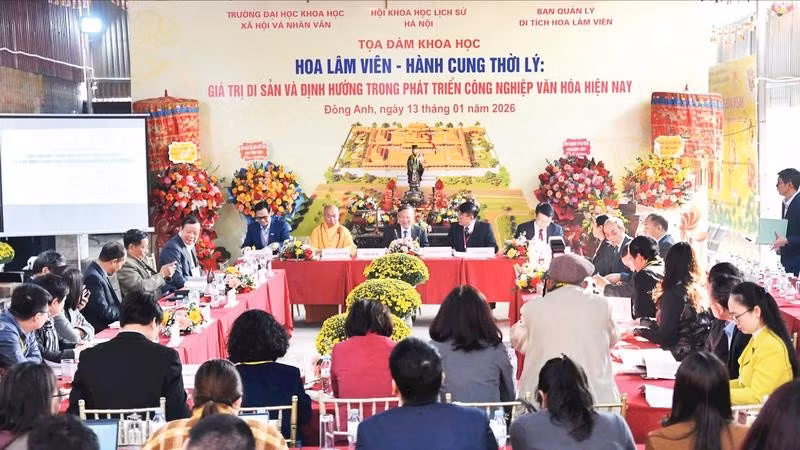 Các nhà khoa học, các chuyên gia trao đổi về những giải pháp bảo tồn, phát huy giá trị di sản Hoa Lâm Viên trong phát triển công nghiệp văn hóa.