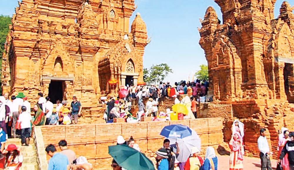 Tháp Pô Klong Garai, phường Đô Vinh, thành phố Phan Rang - Tháp Chàm (Ninh Thuận), được Thủ tướng Chính phủ công nhận Di tích quốc gia đặc biệt tháng 12/2016.