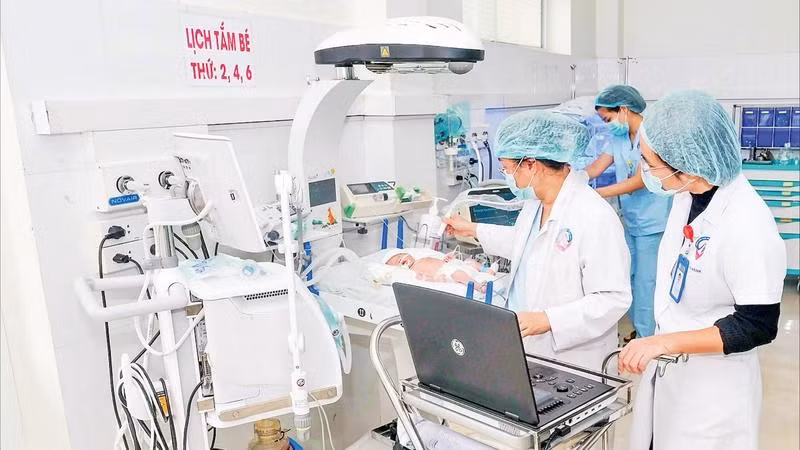 Bệnh viện Sản Nhi tỉnh Lào Cai trang bị nhiều thiết bị hiện đại để bảo đảm thân nhiệt cho trẻ sơ sinh.