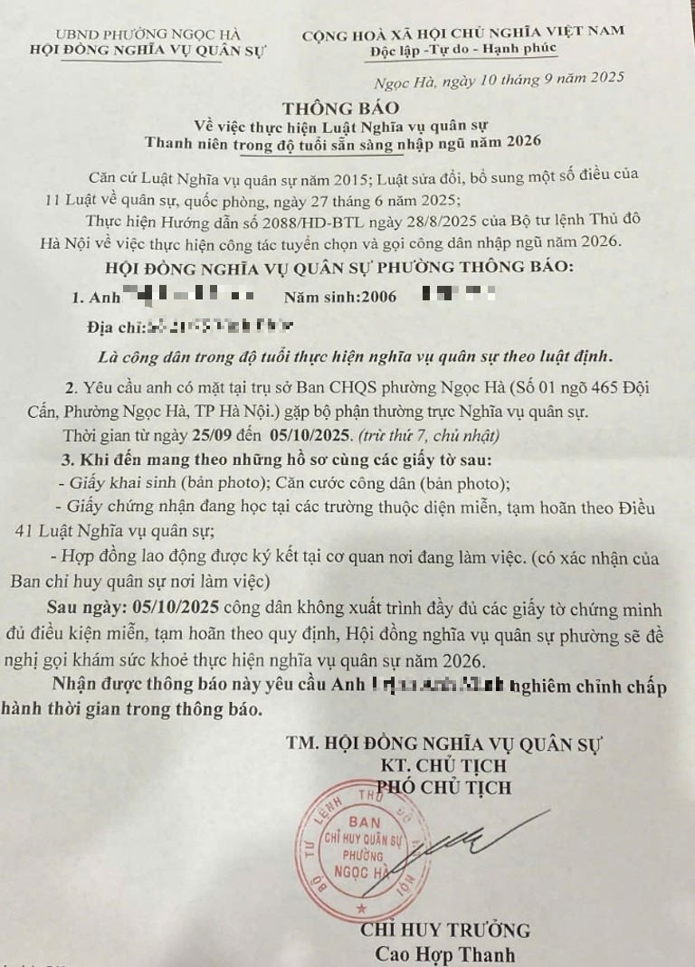 Dù đang học đại học nhưng công dân vẫn nhận được thông báo phải nộp giấy chứng nhận đang học tại các trường thuộc diện miễn, tạm hoãn thực hiện nghĩa vụ quân sự. (Ảnh: THÙY LINH) aaaaaaaaaaaa.jpg