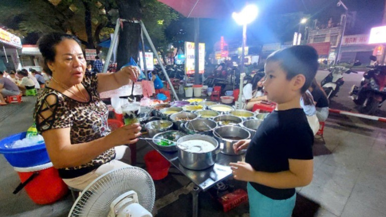 Đông Ba, Gia Hội có thể xem là "thiên đường" ẩm thực Huế. z6812393950770-448636dc38a68dc2cf8f1ef26ac60599-8703.jpg