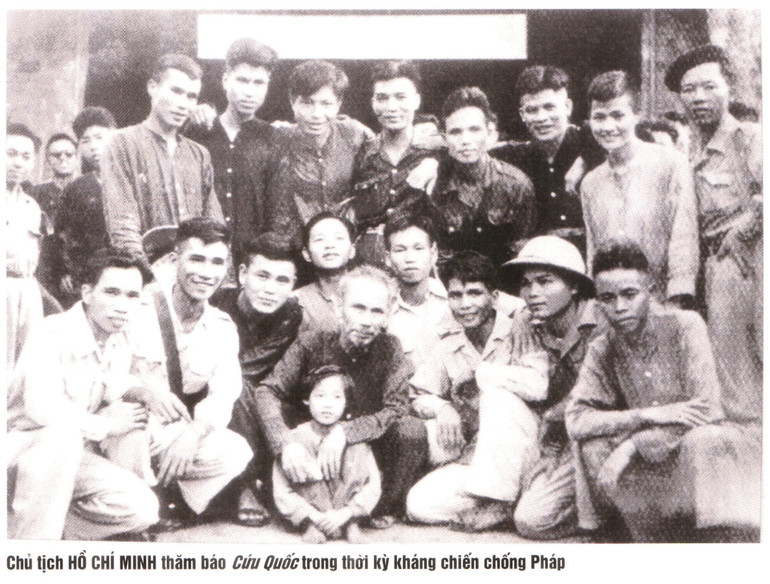 Chủ tịch Hồ Chí Minh thăm Báo Cứu Quốc trong thời kỳ kháng chiến chống Pháp. (Ảnh: TL) Chủ tịch Hồ Chí Minh thăm Báo Cứu Quốc trong thời kỳ kháng chiến chống Pháp. (Ảnh: TL)