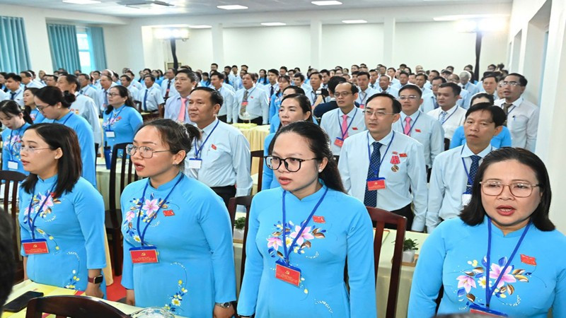 Đại hội có sự tham dự của 179 đại biểu chính thức, đại diện cho 1.772 đảng viên thuộc 125 tổ chức Đảng trực thuộc Đảng bộ phường. dai-bieu.jpg