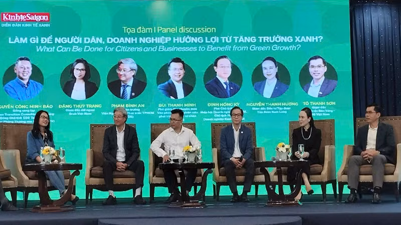 Các chuyên gia và doanh nghiệp tham gia phần Tọa đàm.