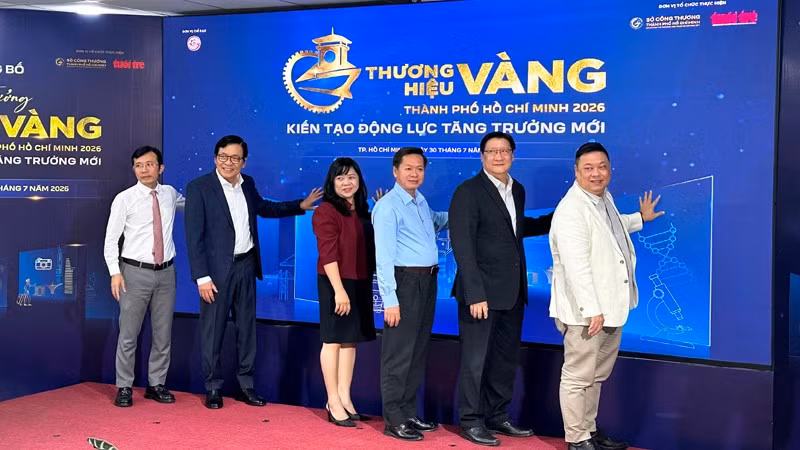 Các đại biểu thực hiện nghi thức phát động Giải thưởng “Thương hiệu Vàng Thành phố Hồ Chí Minh” năm 2026.