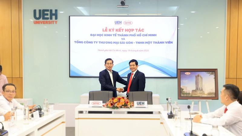SATRA-UEH: Sự “bắt tay” giữa một doanh nghiệp thương mại đầu ngành và một đại học kinh tế danh tiếng hàng đầu Việt Nam. satra-2.jpg