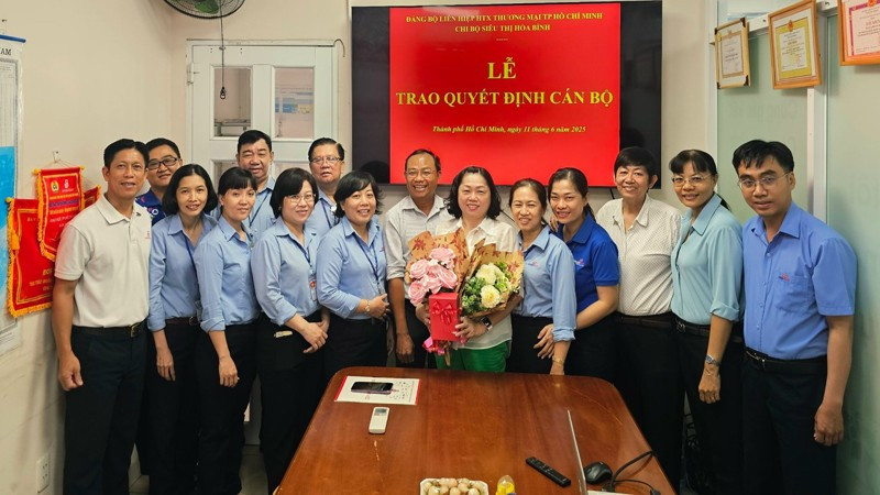 Trao quyết định cán bộ tại Siêu thị Hòa Bình 3-2.jpg