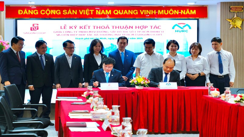 Lãnh đạo Liên hiệp ký kết hợp tác với Công ty TNHH MTV Đường sắt đô thị số 1 4-2.jpg