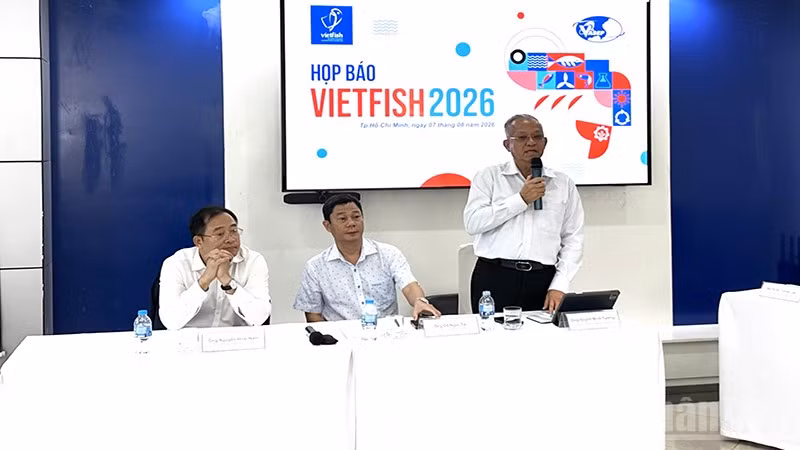 Lãnh đạo Hiệp hội Chế biến và Xuất khẩu Thủy sản Việt Nam (VASEP) trả lời các câu hỏi của báo chí tại buổi công bố VIETFISH 2026. (Ảnh: HOÀNG LIÊM)