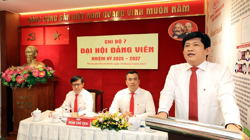 Bí thư Đảng ủy, Chủ tịch Hội đồng thành viên Tổng Công ty, Nguyễn Hữu Nghĩa phát biểu chỉ đạo tại Đại hội Chi bộ 7. satra-5.jpg