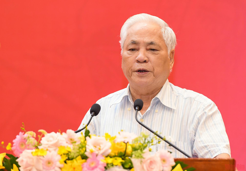 Nhà báo Nguyễn Đức Lượng, nguyên Phó Tổng Biên tập Báo Nhân Dân trình bày tham luận. 4.jpg -0