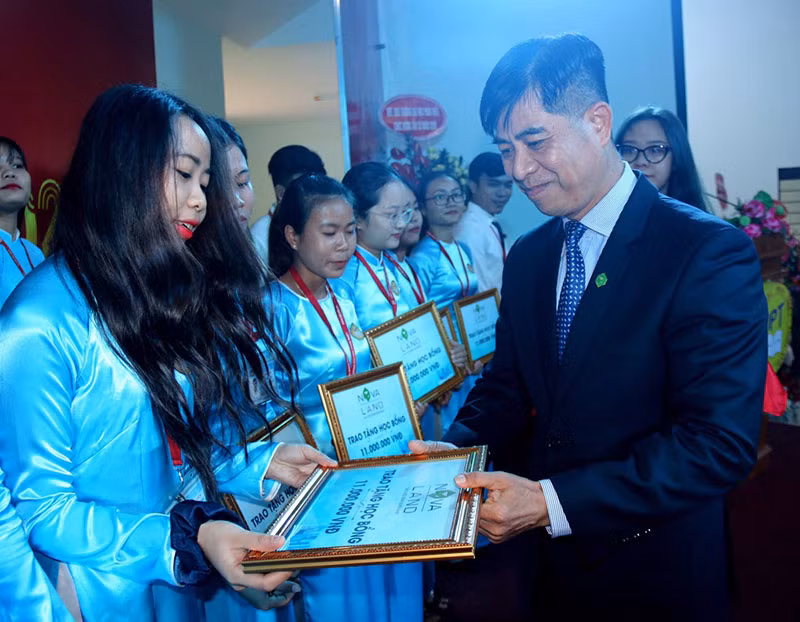 Đầu tư có trách nhiệm tại tỉnh Bình Thuận – Tập đoàn Novaland đồng hành cùng giáo dục và đào tạo nguồn nhân lực -0