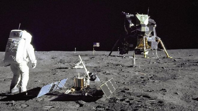 Một trong hai phi hành gia của tàu Apollo 11, đặt những bước chân đầu tiên lên mặt trăng vào ngày 20-7-1969. Ảnh: NASA. NASA công bố quy tắc bảo vệ mặt trăng và sao Hỏa khỏi mầm bệnh từ Trái đất -0